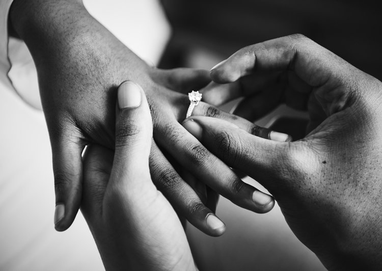 man proposing to his girlfriend